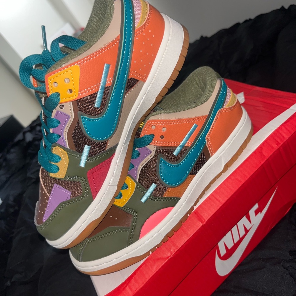 Nike Dunks - Picture 2 of 5